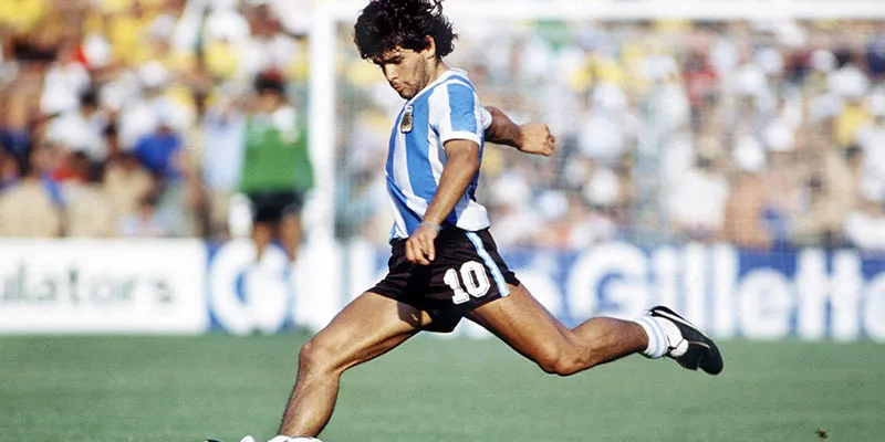 Sự nghiệp bóng đá lẫy lừng của Maradona